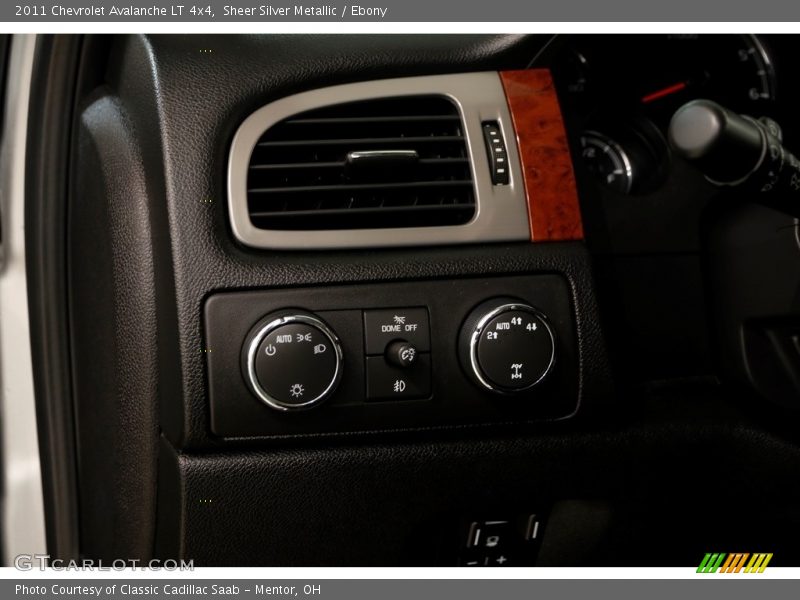 Sheer Silver Metallic / Ebony 2011 Chevrolet Avalanche LT 4x4