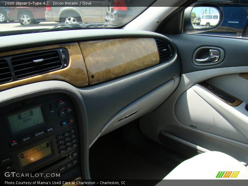 Zircon Metallic / Dove 2005 Jaguar S-Type 4.2
