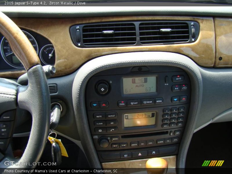 Zircon Metallic / Dove 2005 Jaguar S-Type 4.2