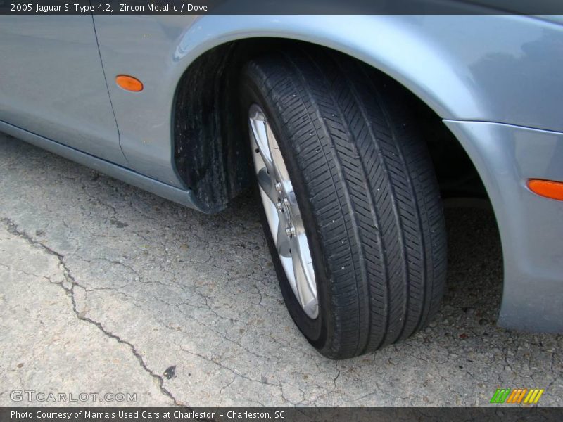 Zircon Metallic / Dove 2005 Jaguar S-Type 4.2