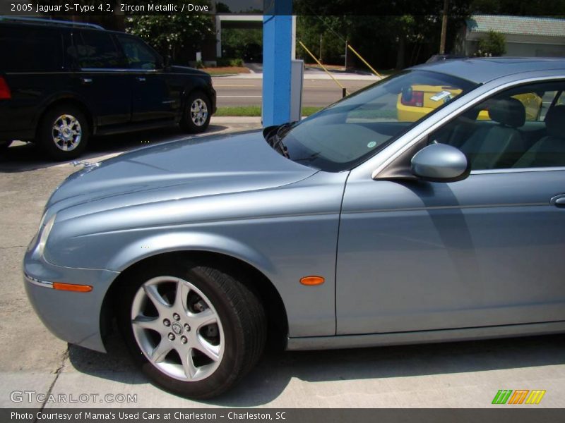 Zircon Metallic / Dove 2005 Jaguar S-Type 4.2