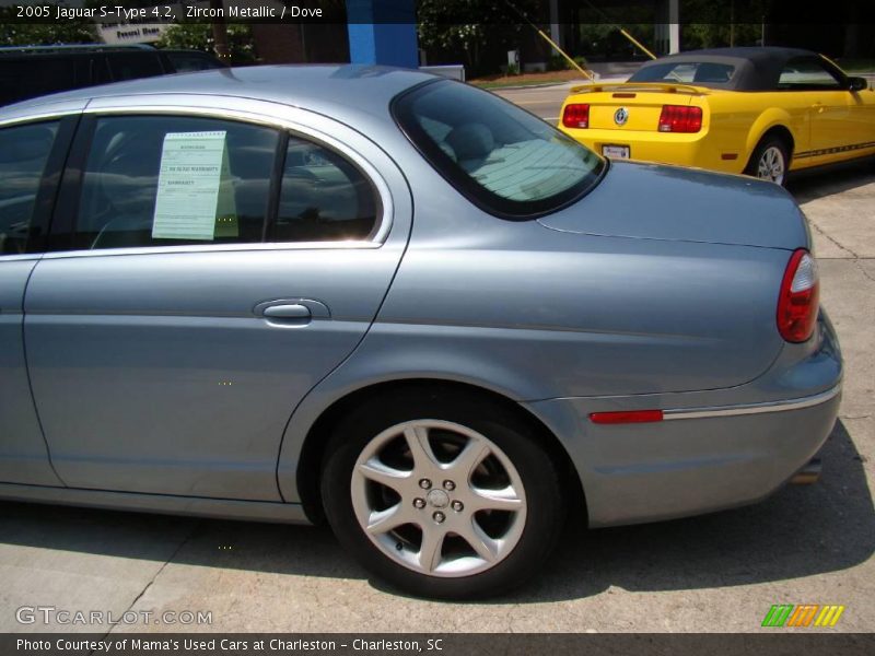 Zircon Metallic / Dove 2005 Jaguar S-Type 4.2