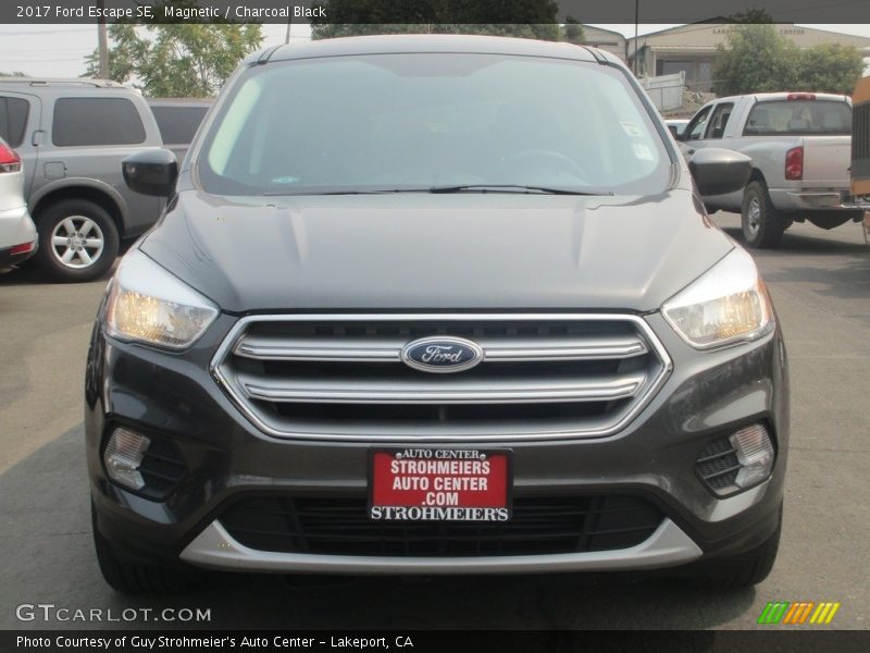 Magnetic / Charcoal Black 2017 Ford Escape SE