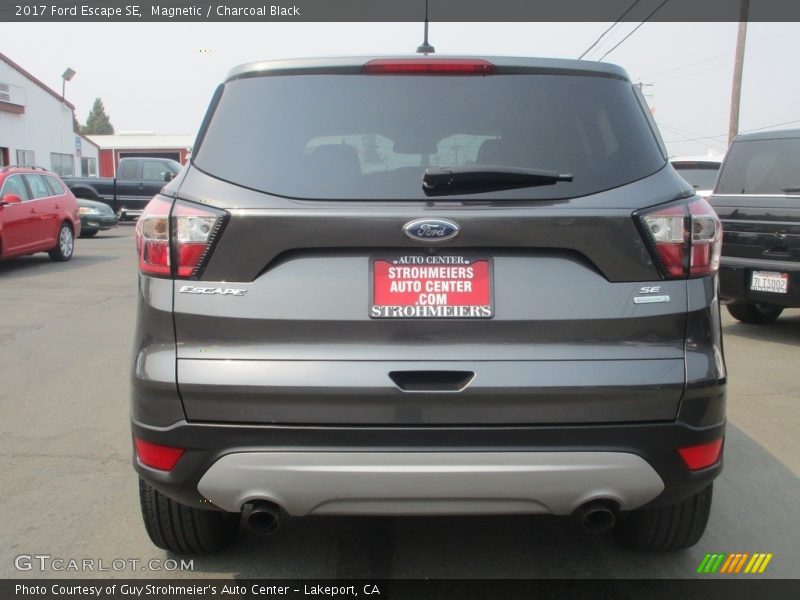 Magnetic / Charcoal Black 2017 Ford Escape SE