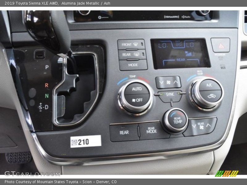 Controls of 2019 Sienna XLE AWD
