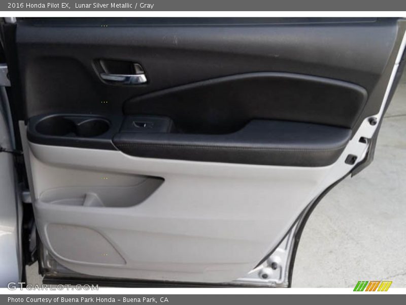 Lunar Silver Metallic / Gray 2016 Honda Pilot EX
