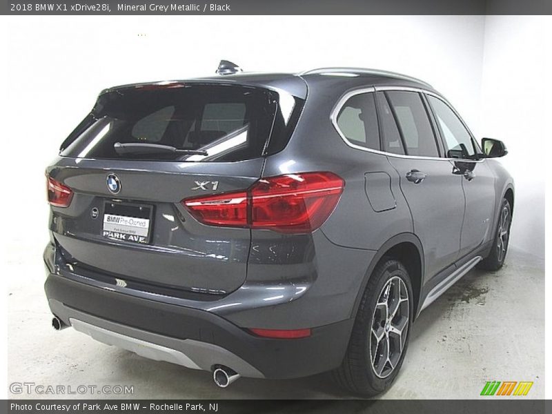 Mineral Grey Metallic / Black 2018 BMW X1 xDrive28i