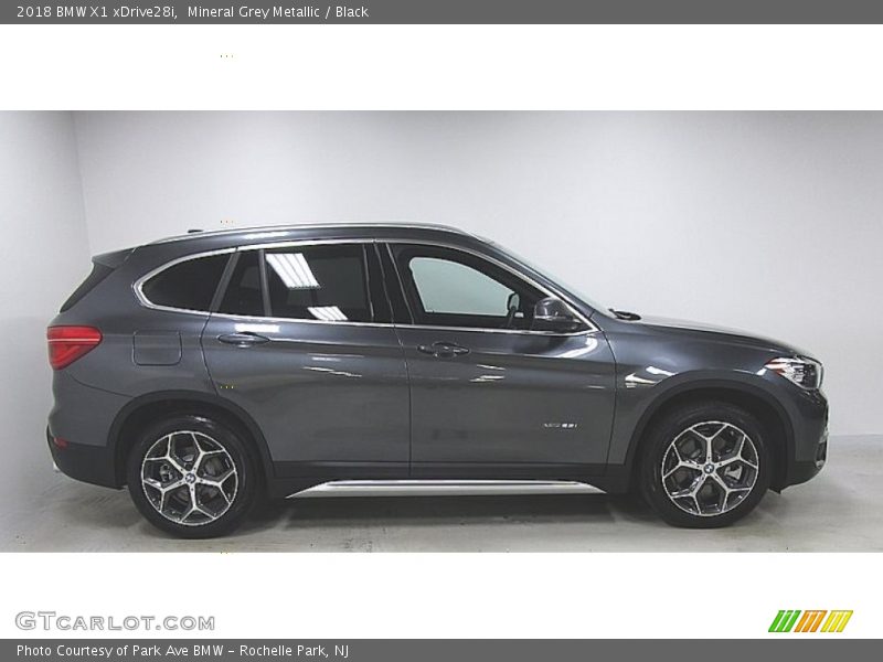 Mineral Grey Metallic / Black 2018 BMW X1 xDrive28i