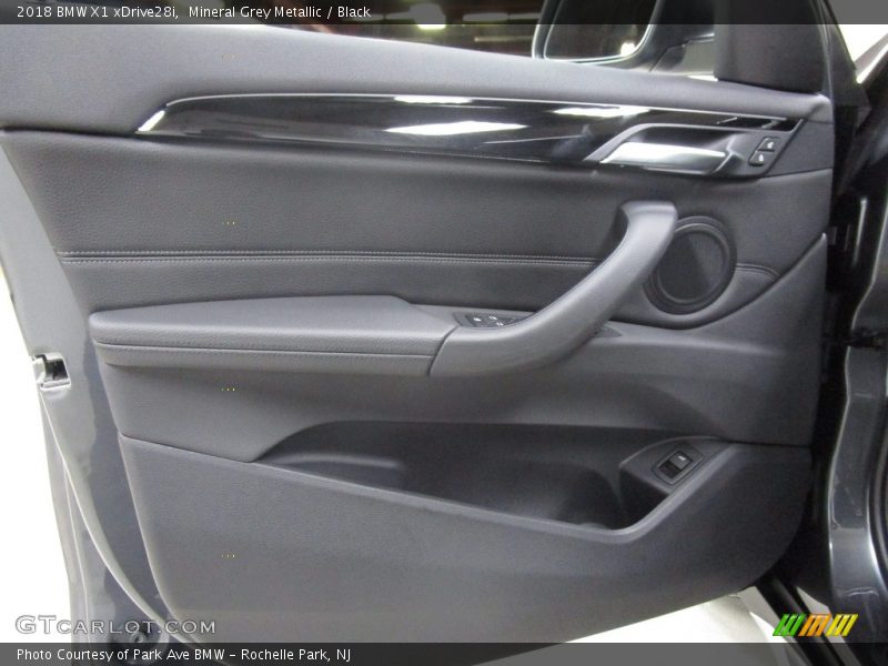 Mineral Grey Metallic / Black 2018 BMW X1 xDrive28i