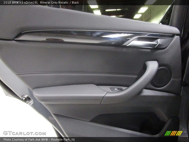 Mineral Grey Metallic / Black 2018 BMW X1 xDrive28i