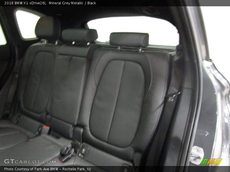 Mineral Grey Metallic / Black 2018 BMW X1 xDrive28i