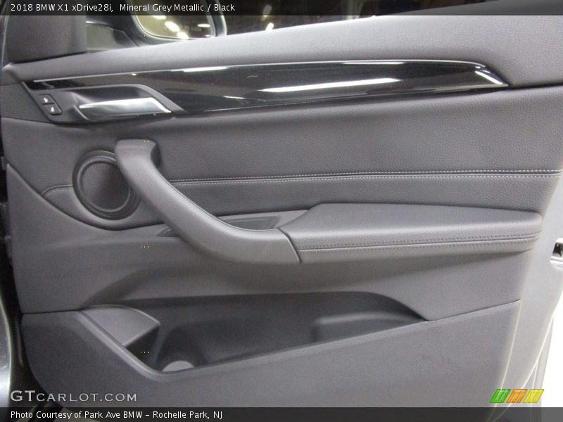Mineral Grey Metallic / Black 2018 BMW X1 xDrive28i