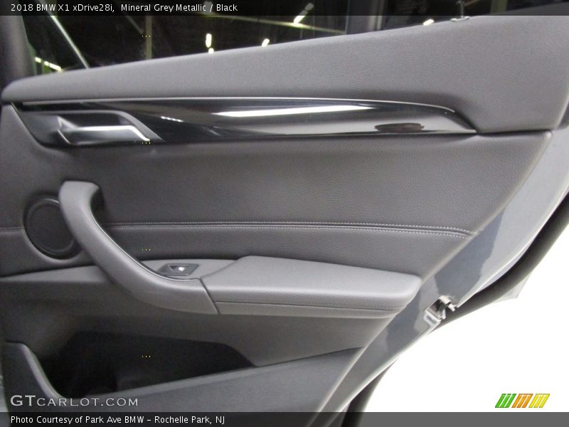 Mineral Grey Metallic / Black 2018 BMW X1 xDrive28i