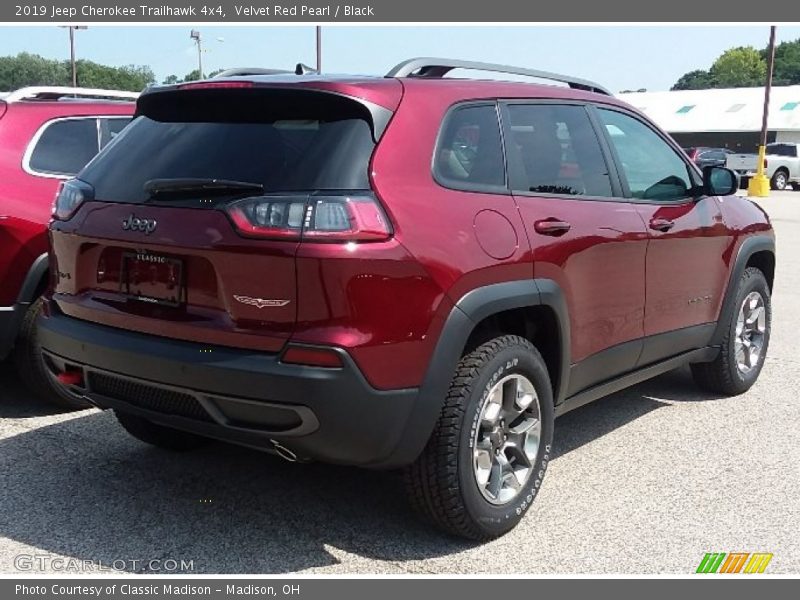 Velvet Red Pearl / Black 2019 Jeep Cherokee Trailhawk 4x4