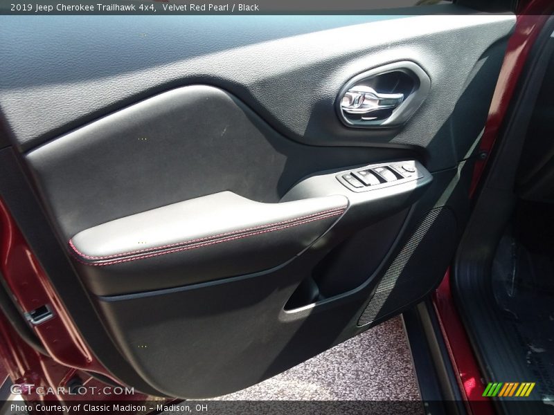 Velvet Red Pearl / Black 2019 Jeep Cherokee Trailhawk 4x4