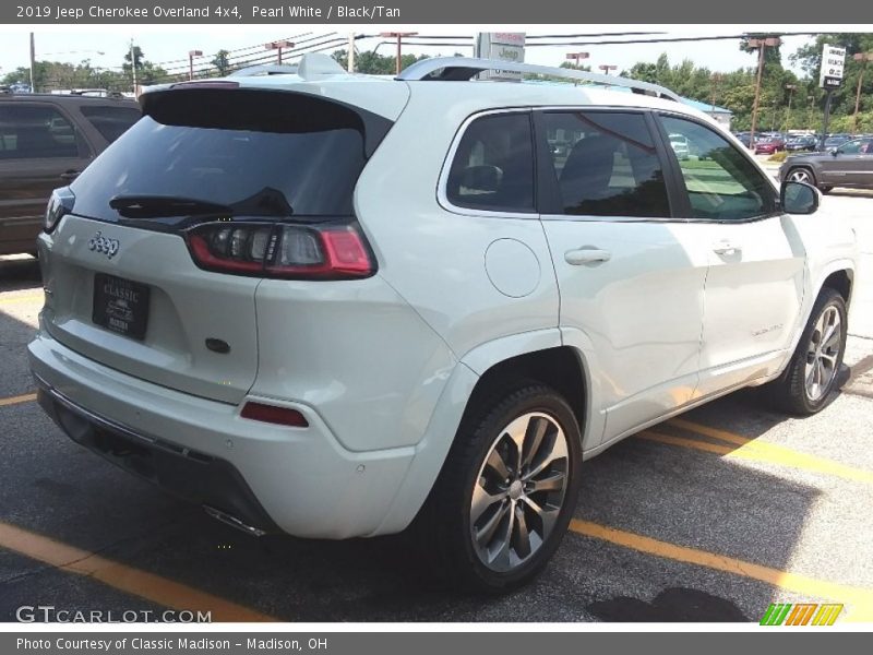 Pearl White / Black/Tan 2019 Jeep Cherokee Overland 4x4