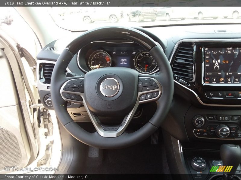 Pearl White / Black/Tan 2019 Jeep Cherokee Overland 4x4