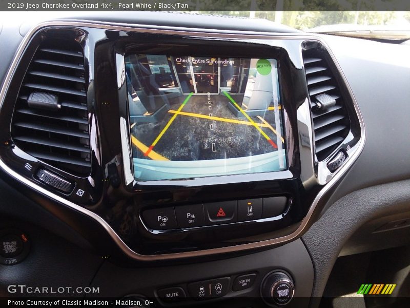 Pearl White / Black/Tan 2019 Jeep Cherokee Overland 4x4