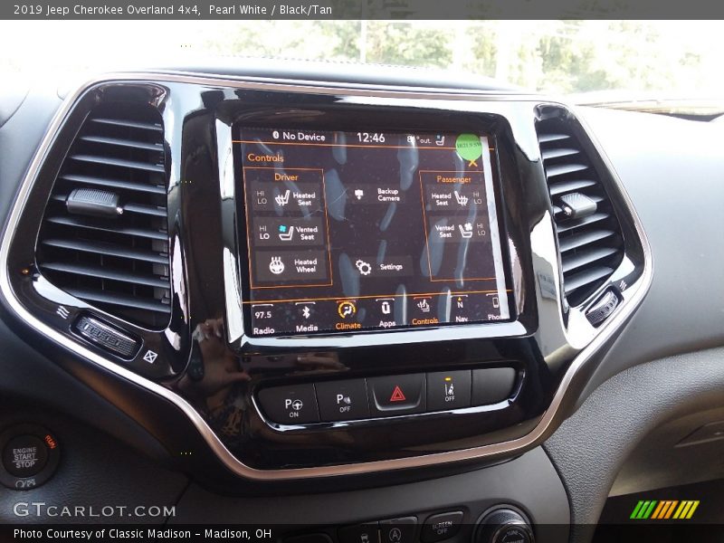 Pearl White / Black/Tan 2019 Jeep Cherokee Overland 4x4