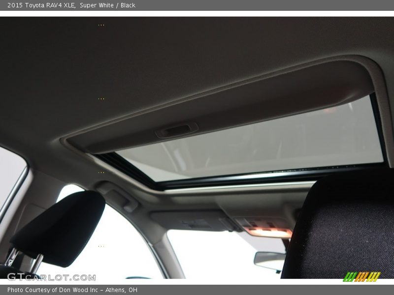 Super White / Black 2015 Toyota RAV4 XLE