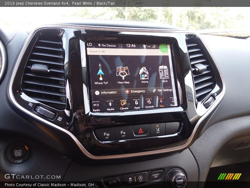 Pearl White / Black/Tan 2019 Jeep Cherokee Overland 4x4