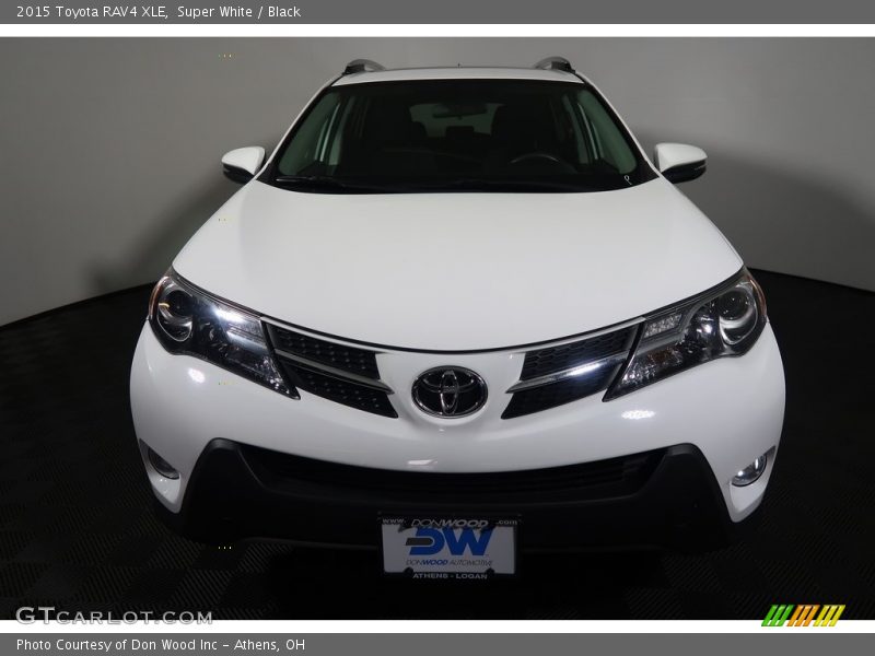 Super White / Black 2015 Toyota RAV4 XLE