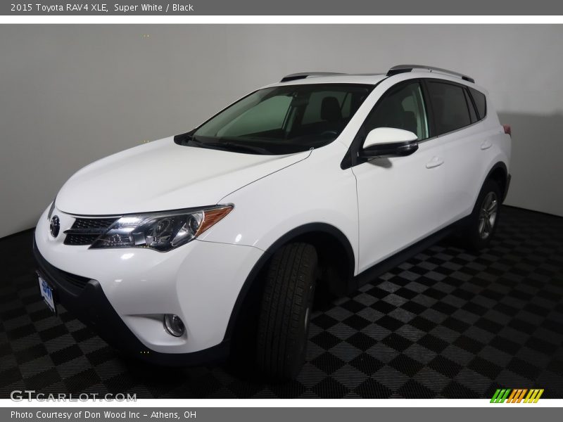 Super White / Black 2015 Toyota RAV4 XLE