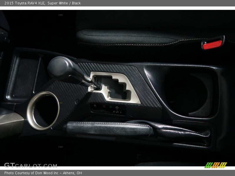 Super White / Black 2015 Toyota RAV4 XLE