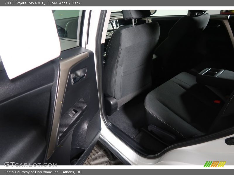 Super White / Black 2015 Toyota RAV4 XLE