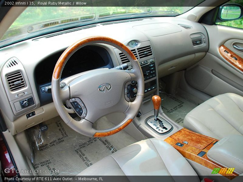 Royal Ruby Metallic / Willow 2002 Infiniti I 35