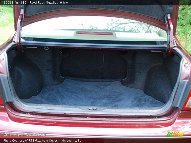 Royal Ruby Metallic / Willow 2002 Infiniti I 35