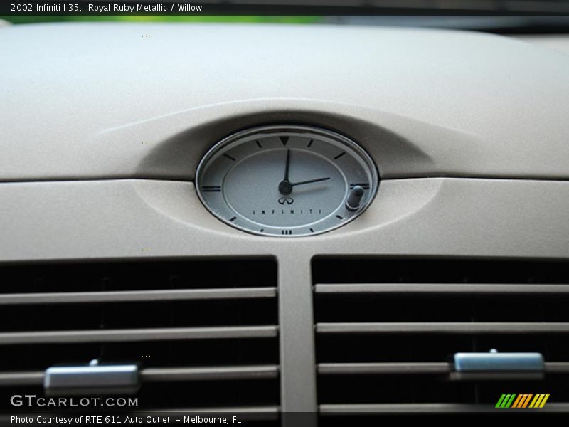 Royal Ruby Metallic / Willow 2002 Infiniti I 35