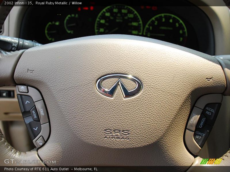 Royal Ruby Metallic / Willow 2002 Infiniti I 35