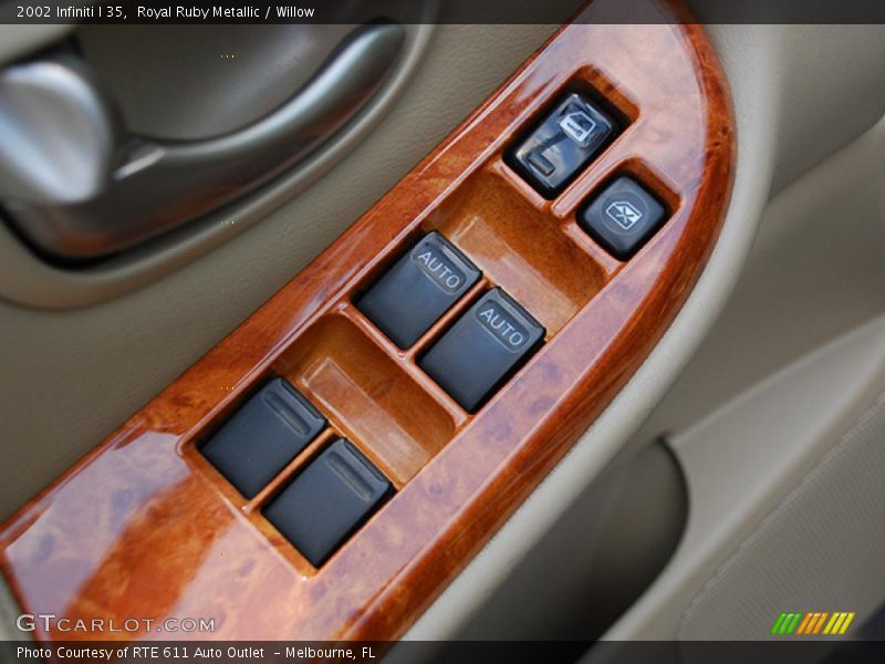 Royal Ruby Metallic / Willow 2002 Infiniti I 35