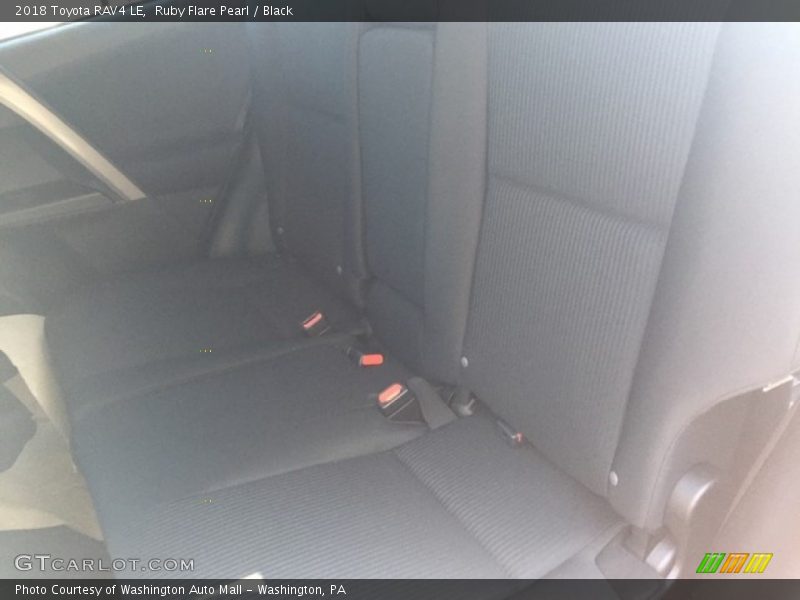 Ruby Flare Pearl / Black 2018 Toyota RAV4 LE