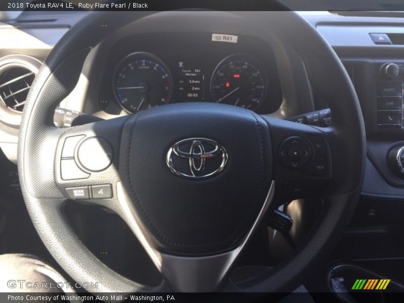 Ruby Flare Pearl / Black 2018 Toyota RAV4 LE