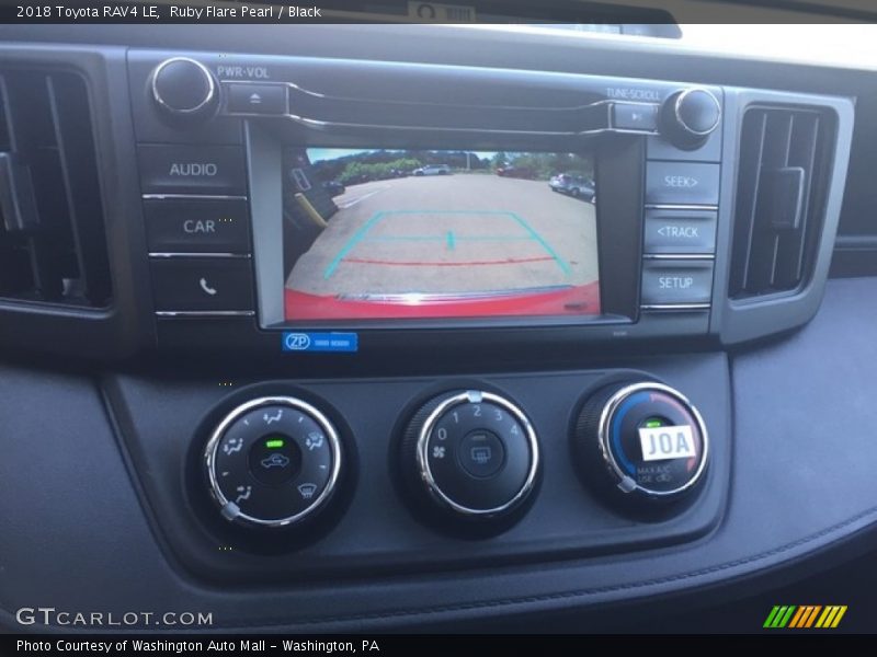 Ruby Flare Pearl / Black 2018 Toyota RAV4 LE