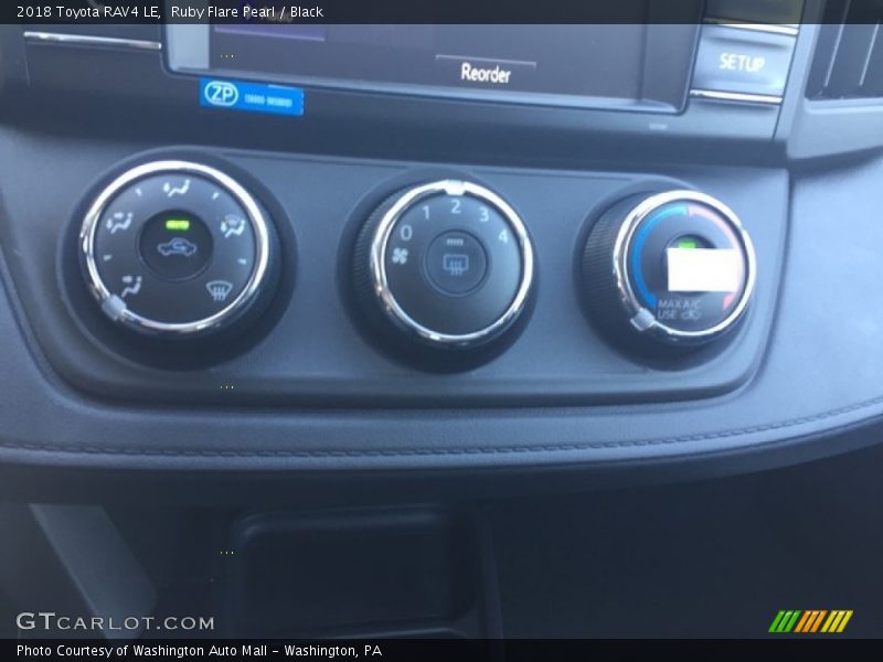 Ruby Flare Pearl / Black 2018 Toyota RAV4 LE