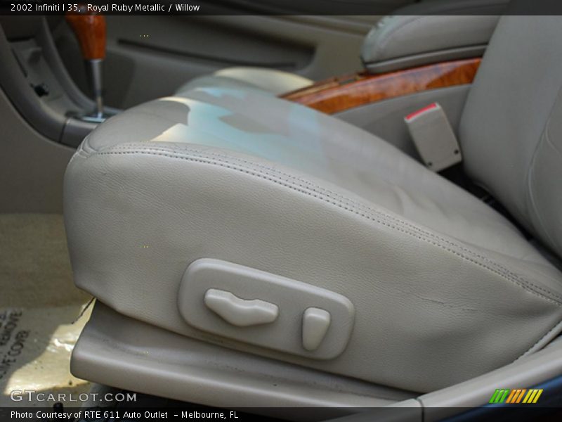 Royal Ruby Metallic / Willow 2002 Infiniti I 35