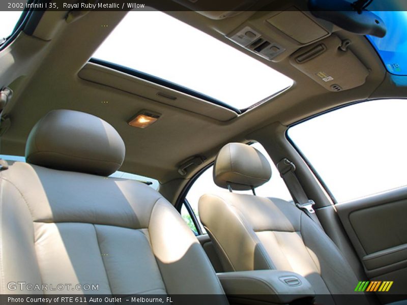 Royal Ruby Metallic / Willow 2002 Infiniti I 35