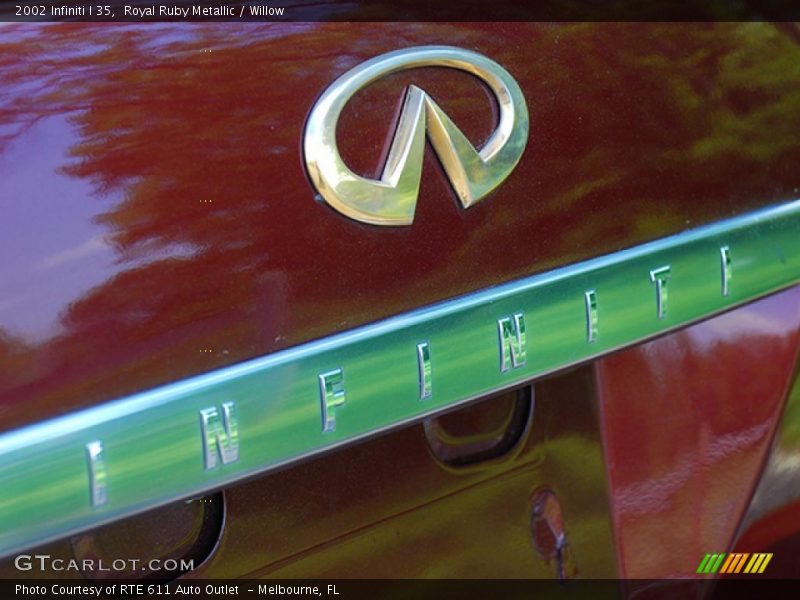 Royal Ruby Metallic / Willow 2002 Infiniti I 35