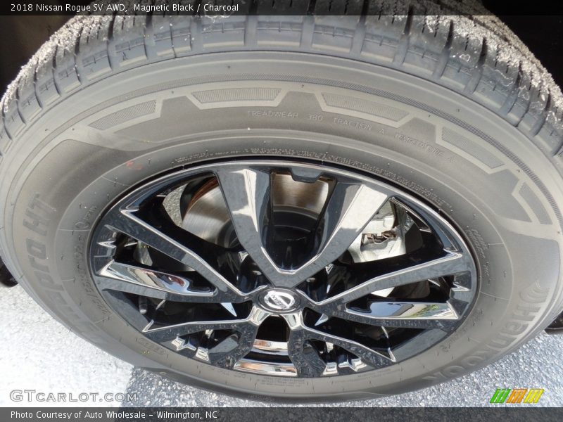 Magnetic Black / Charcoal 2018 Nissan Rogue SV AWD