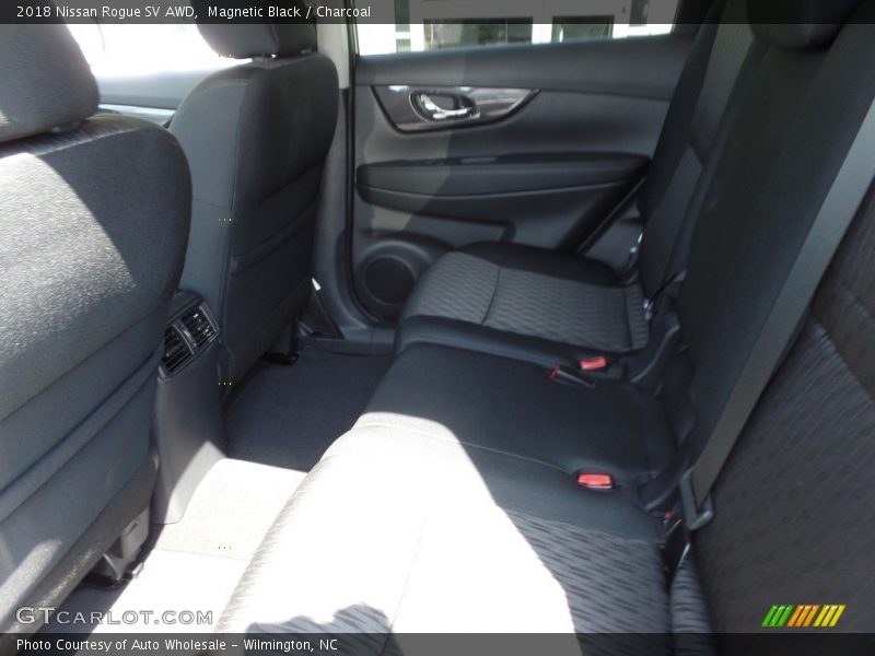 Magnetic Black / Charcoal 2018 Nissan Rogue SV AWD