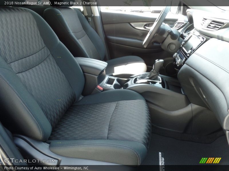 Magnetic Black / Charcoal 2018 Nissan Rogue SV AWD