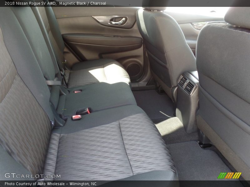 Magnetic Black / Charcoal 2018 Nissan Rogue SV AWD