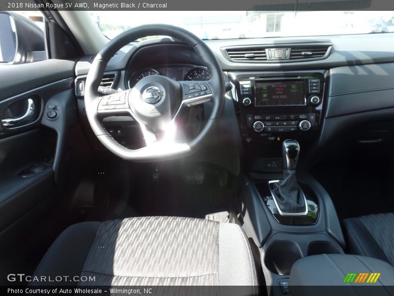 Magnetic Black / Charcoal 2018 Nissan Rogue SV AWD