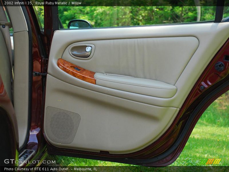 Royal Ruby Metallic / Willow 2002 Infiniti I 35