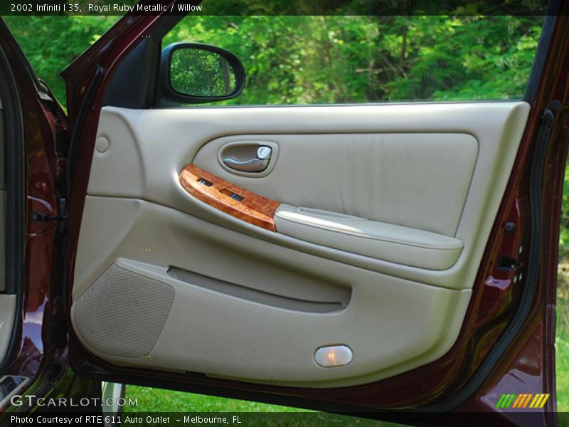 Royal Ruby Metallic / Willow 2002 Infiniti I 35