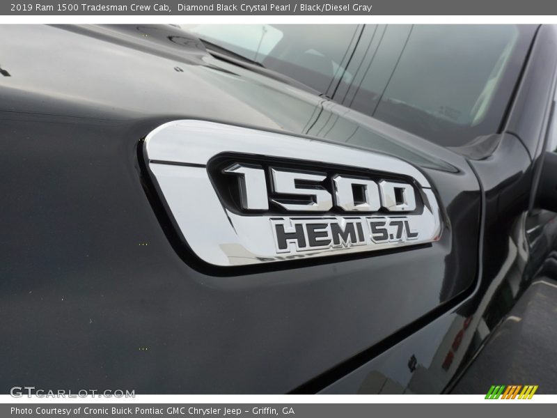 Diamond Black Crystal Pearl / Black/Diesel Gray 2019 Ram 1500 Tradesman Crew Cab