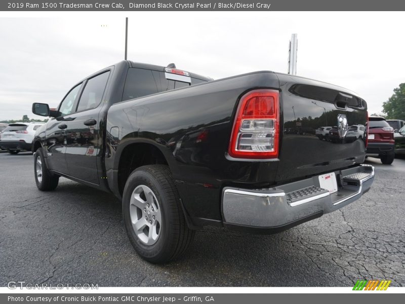 Diamond Black Crystal Pearl / Black/Diesel Gray 2019 Ram 1500 Tradesman Crew Cab